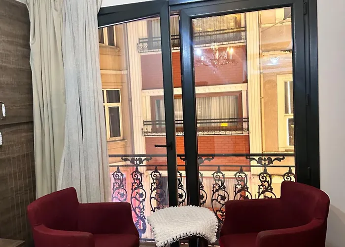 Borancik Suit Hotel מלון *